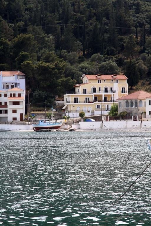 Santafemia Lägenhet Agia Efimia Exteriör bild